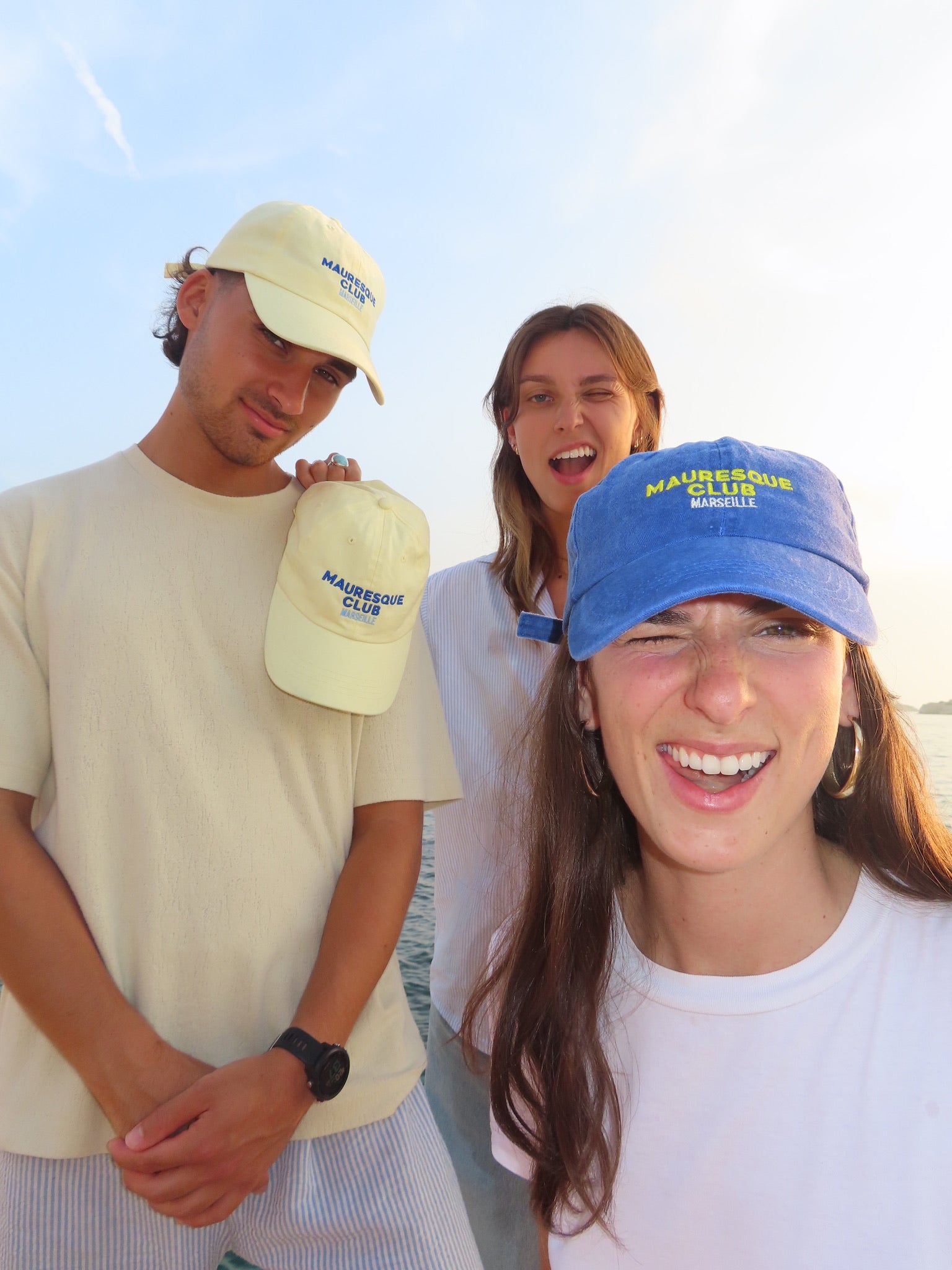 casquette jaune et bleu marseille du mauresqueclub à malmousque